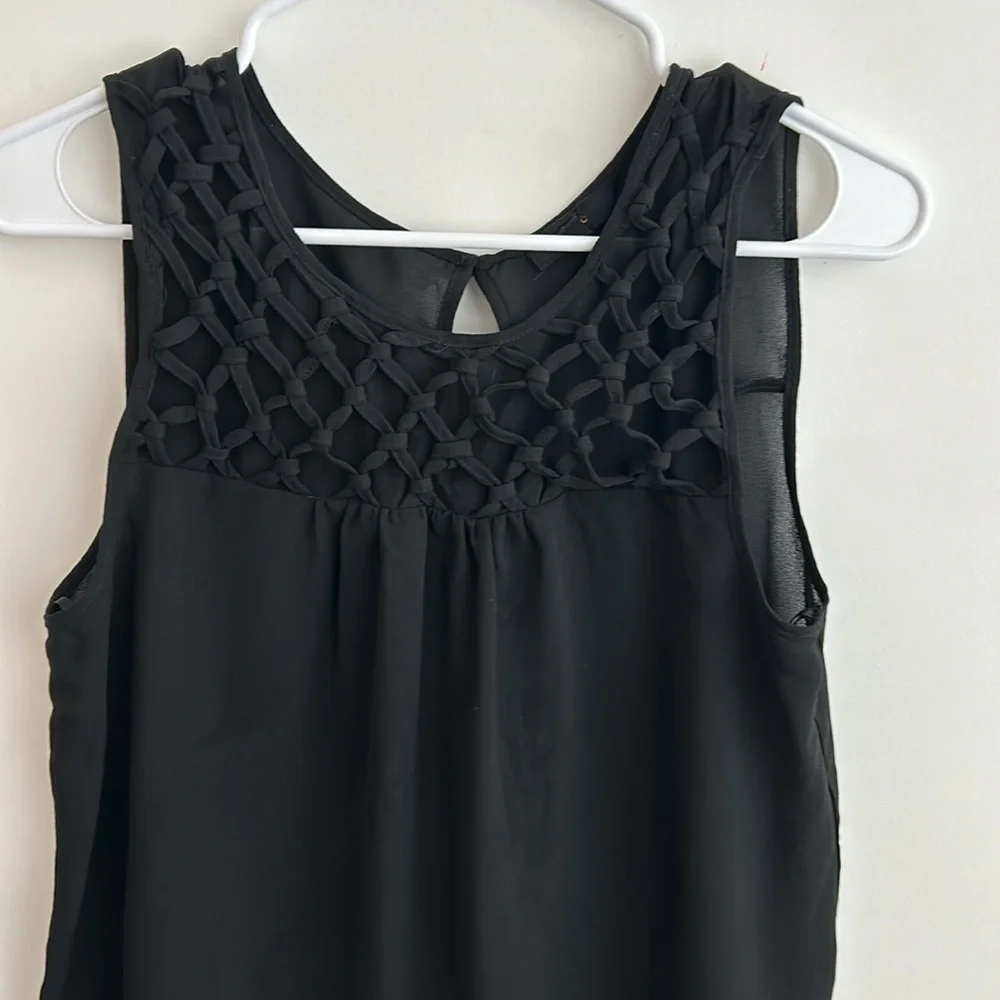 Mine brand Elegant Black Sleeveless Top size M - Picture 2 of 7